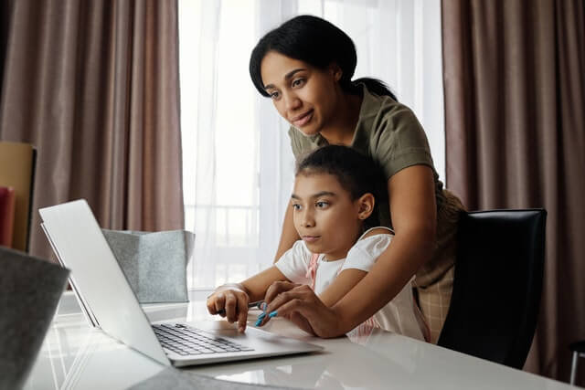 Online İngilizce öğrenmeyi çocuklar için eğlenceli hale getirecek püf noktaları