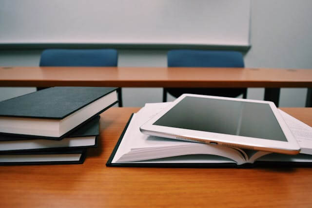 Integrating English in Indian Education: How Speechify Complements Traditional Learning