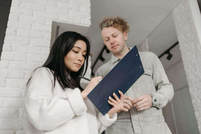 How Housewives Can Learn English Online and Build Confidence at Home
