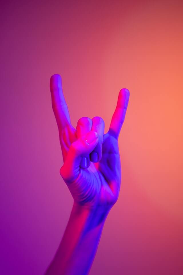 The Importance of Gestures in English Language Learning