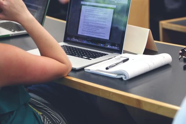 English vocabulary building tips: Writing a Book Review- The Ultimate Guide