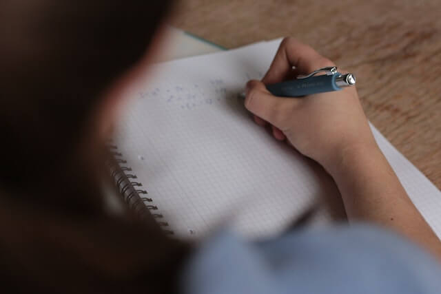 How can online English classes help you prepare for and succeed on English proficiency exams?