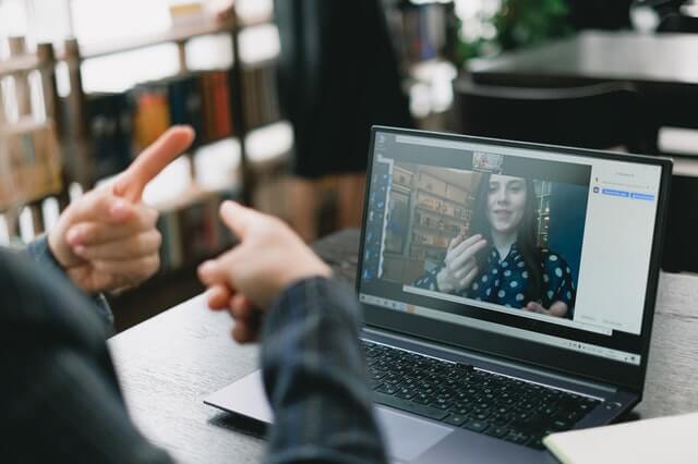 10 Reasons Why 1-on-1 English Lessons are More Effective Than Group Lessons