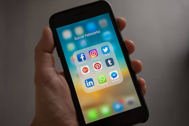 Online English: Using Social Media to Enhance Your Language Proficiency