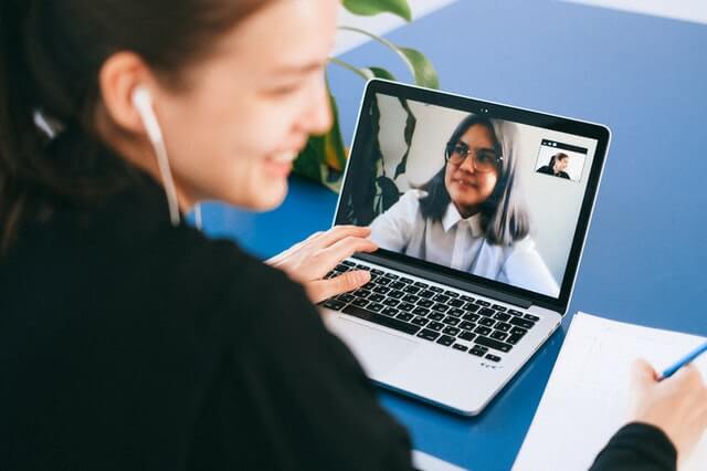 Why are spoken English speaking courses better than traditional English learning formats?